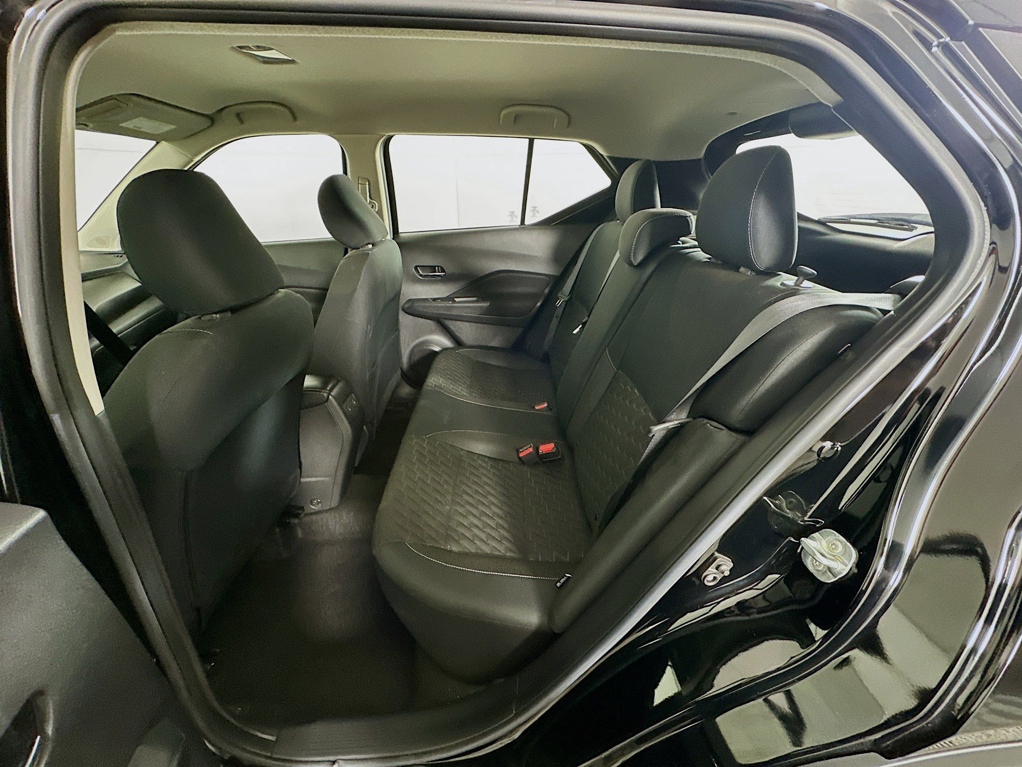 Used 2023 Nissan Kicks SV image 24