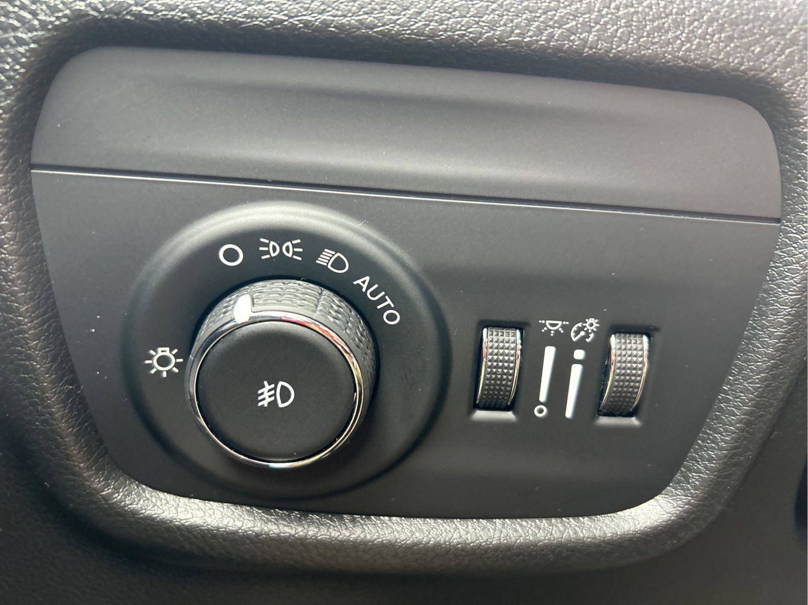 Used 2026 Jeep Grand Cherokee Limited image 13