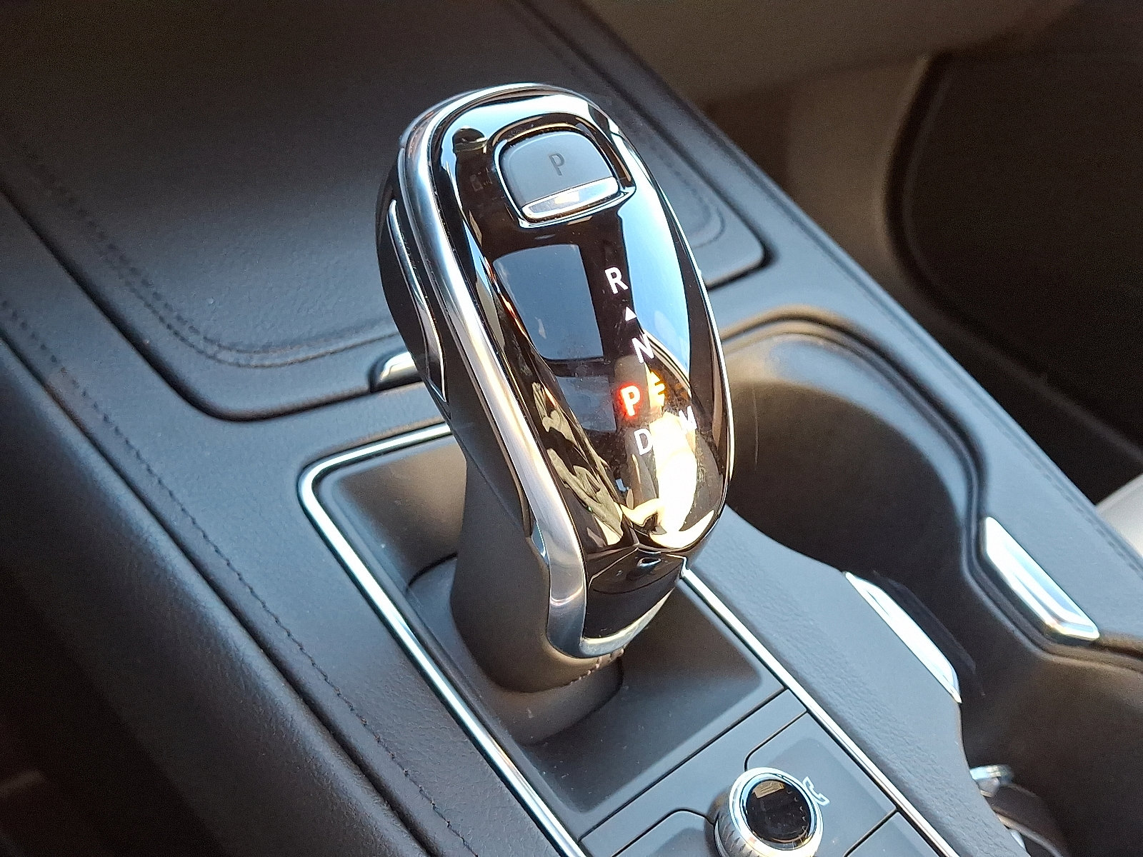 Used 2024 Cadillac XT4 Luxury w/ Cold Weather Package image 16