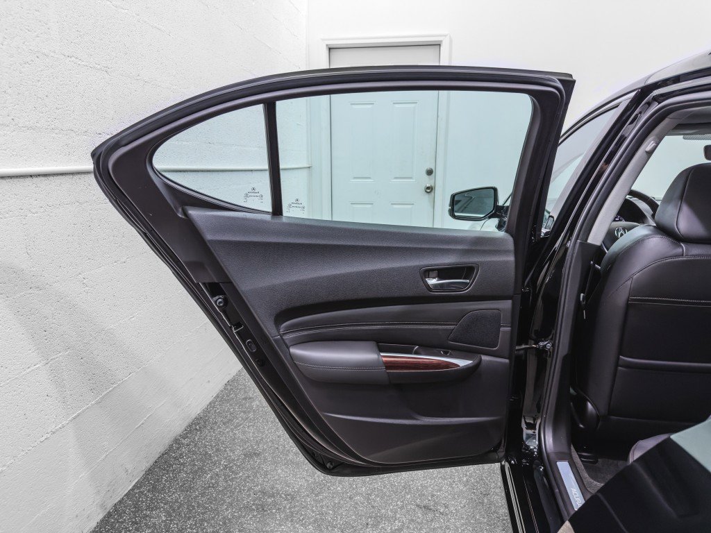 Used 2017 Acura TLX w/ Technology Package FWD image 15