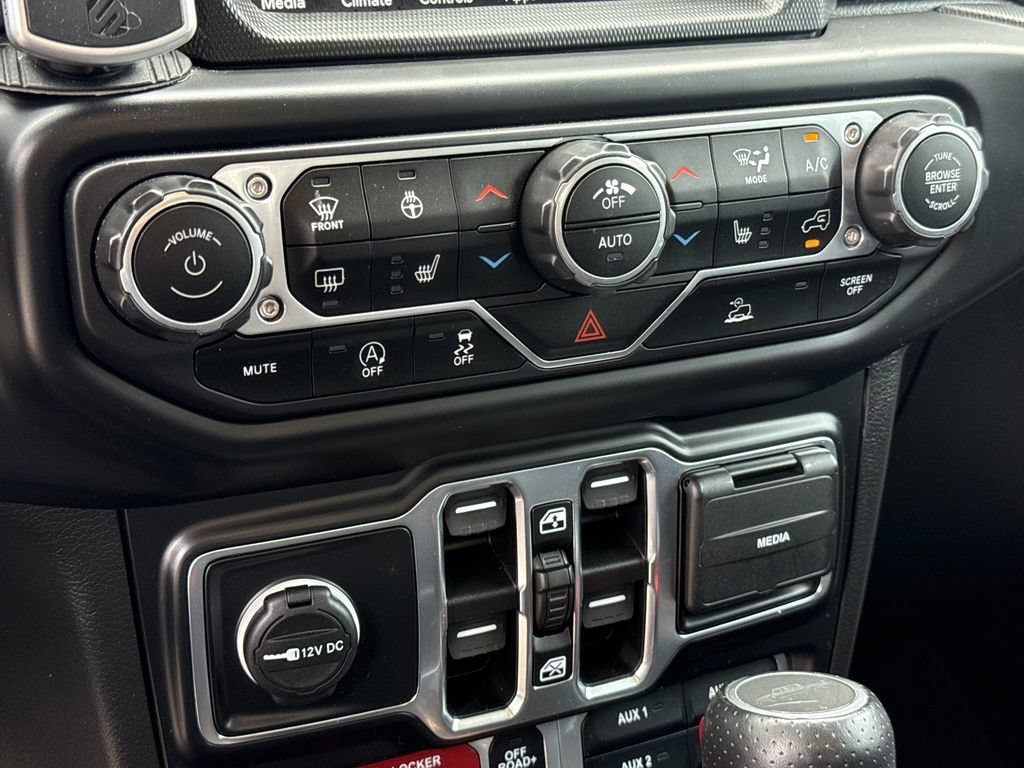 Used 2023 Jeep Gladiator Mojave w/ LED Lighting Group AWD/4WD image 33