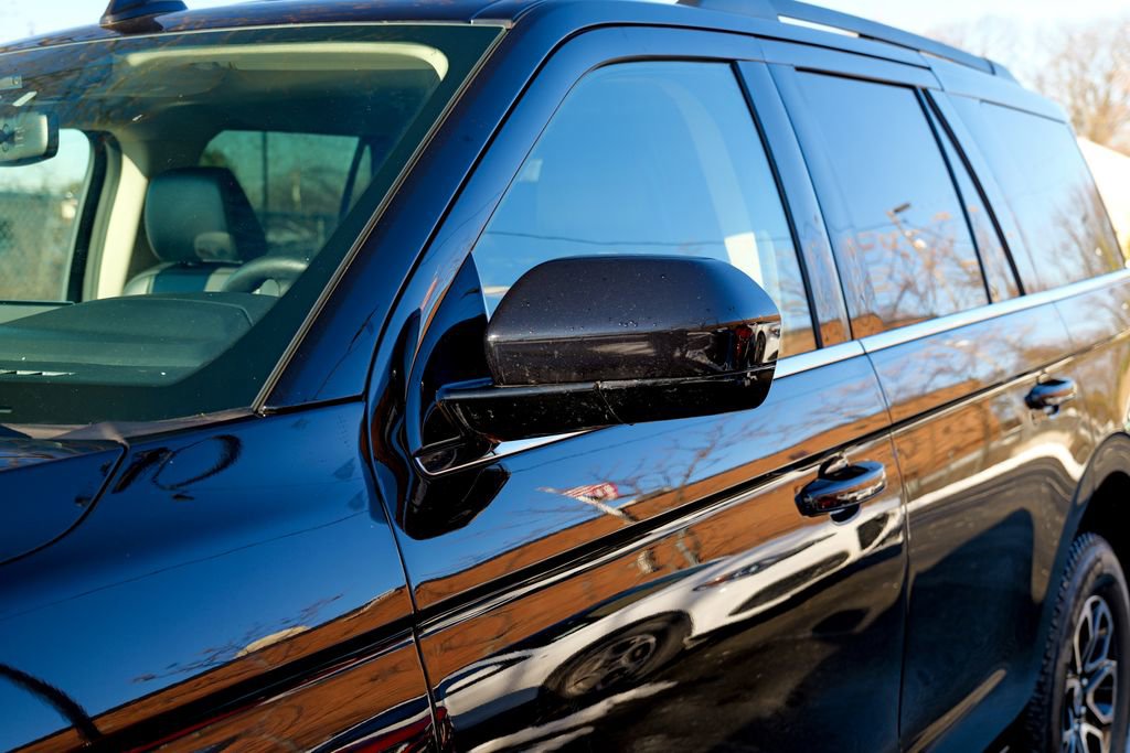 Used 2024 Ford Expedition XLT image 11