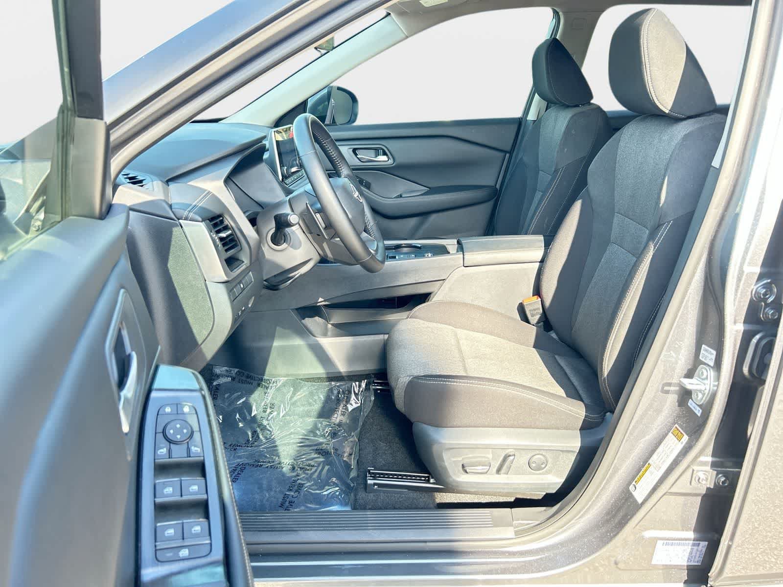 Used 2025 Nissan Rogue SV FWD image 11