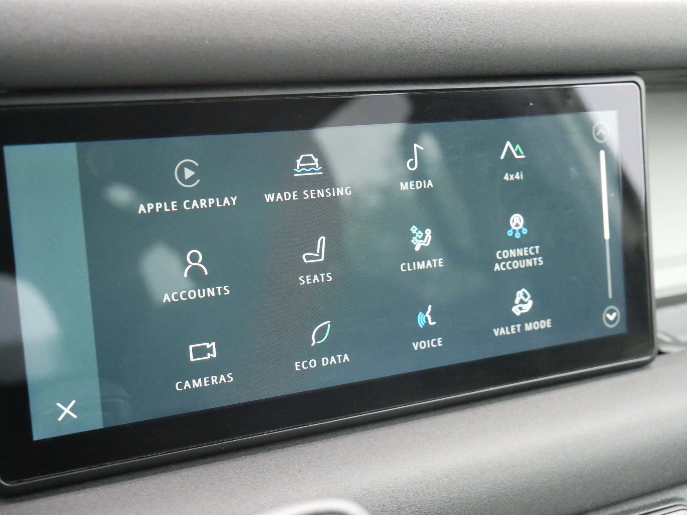 Used 2020 Land Rover Defender 110 SE image 31