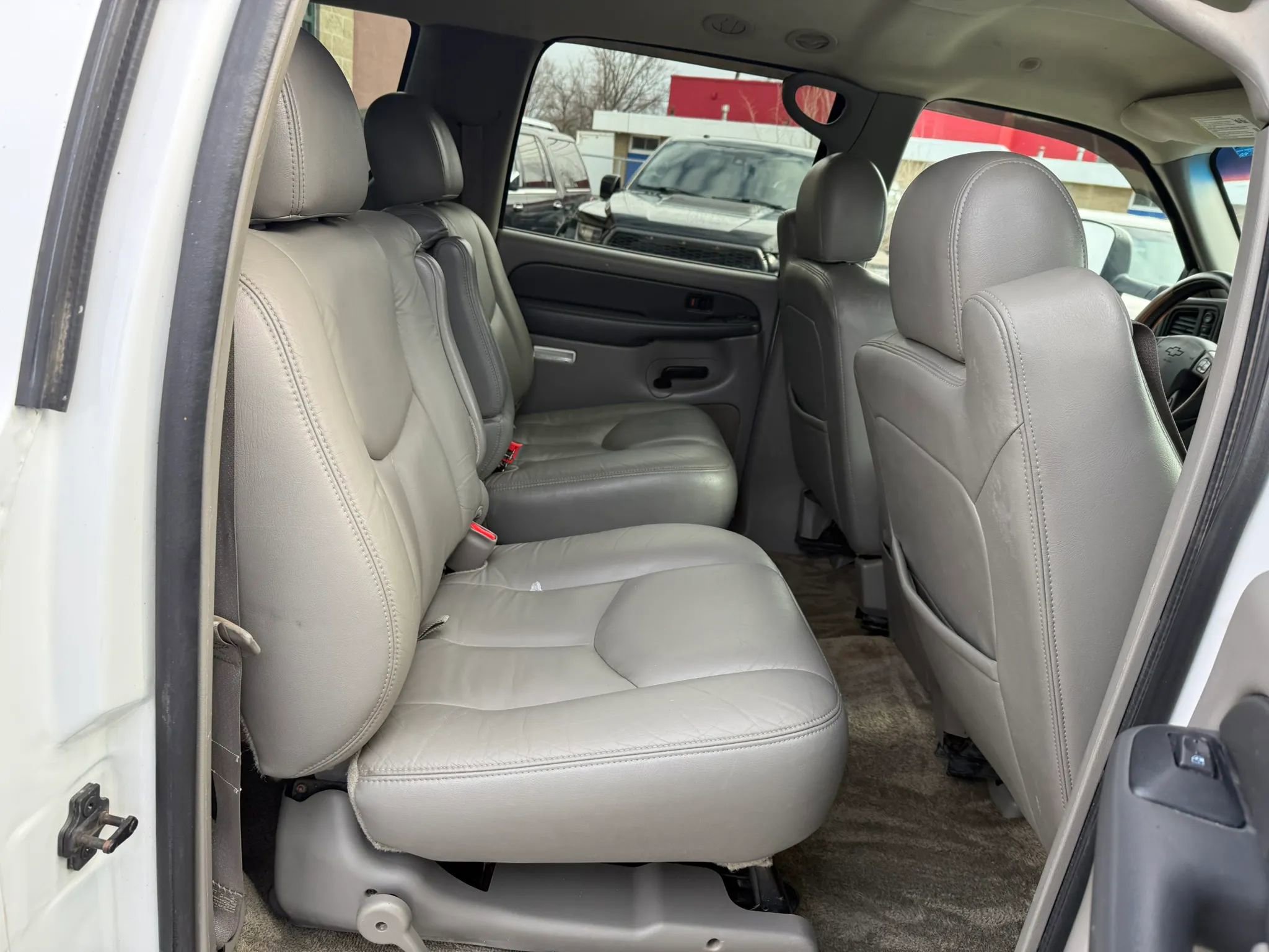 Used 2003 Chevrolet Suburban 2500 LT w/ LT Preferred Equipment Group AWD/4WD image 28