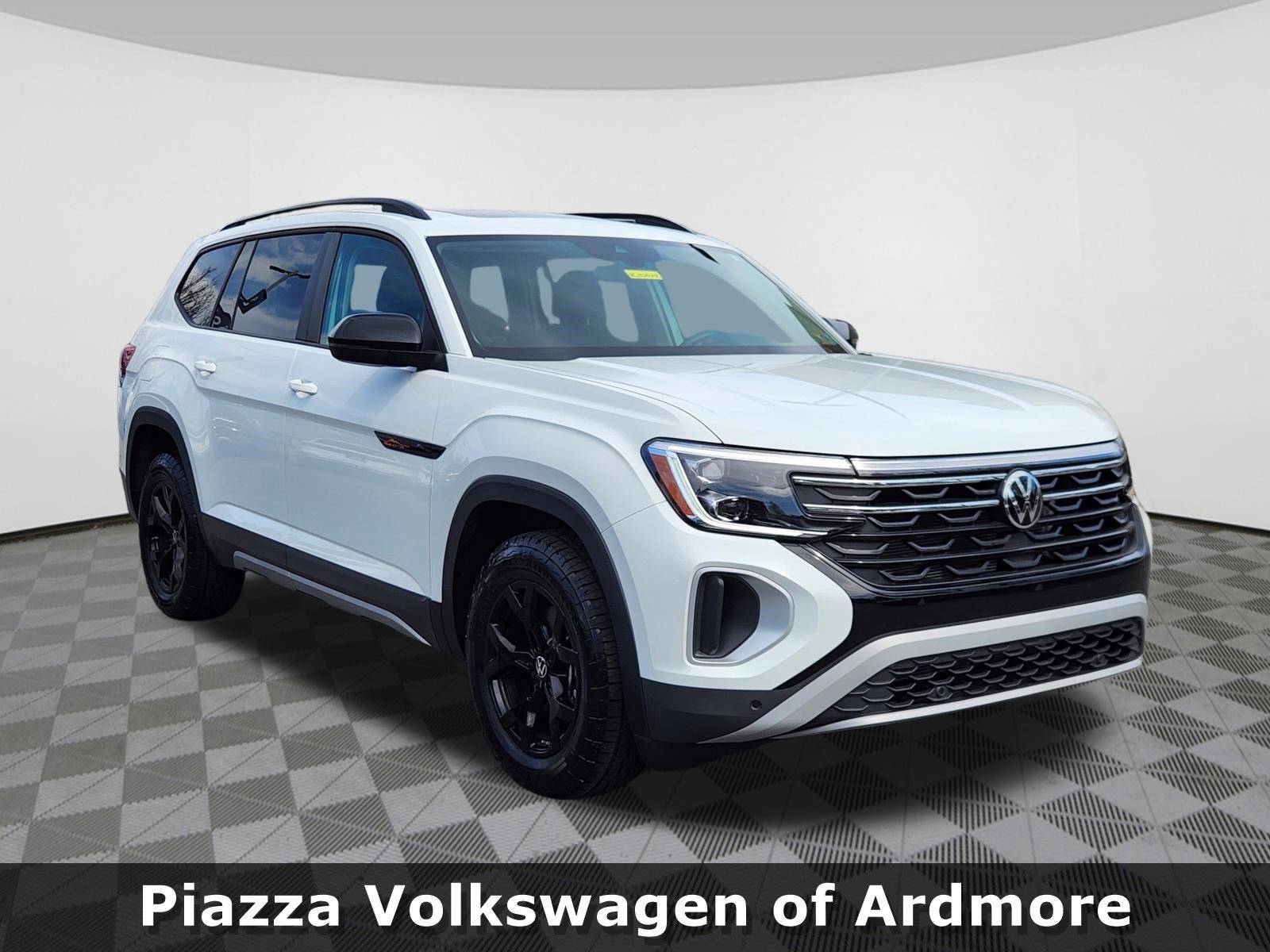 Certified 2025 Volkswagen Atlas Peak Edition SE AWD/4WD image 1