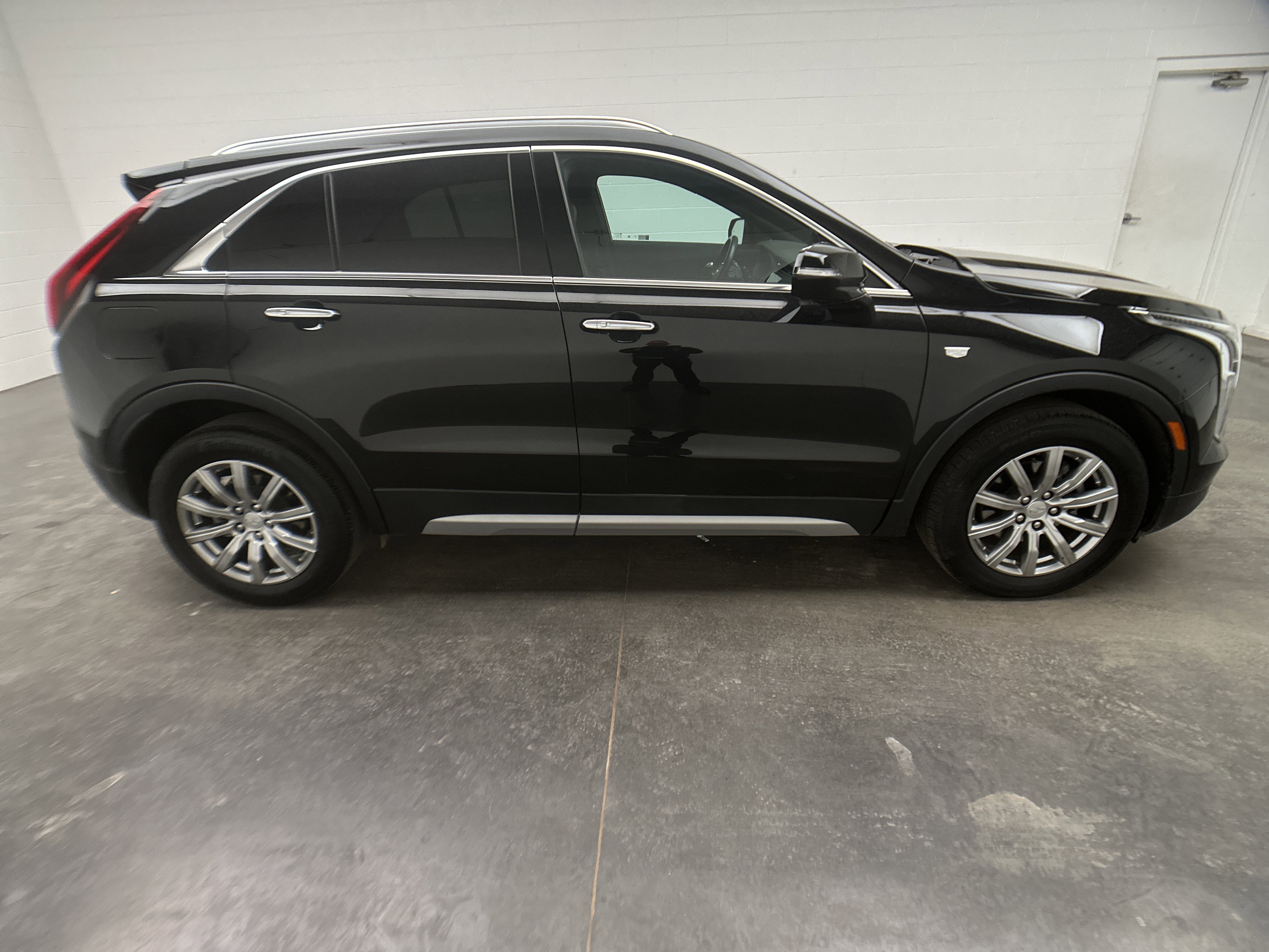 Used 2023 Cadillac XT4 Premium Luxury image 11