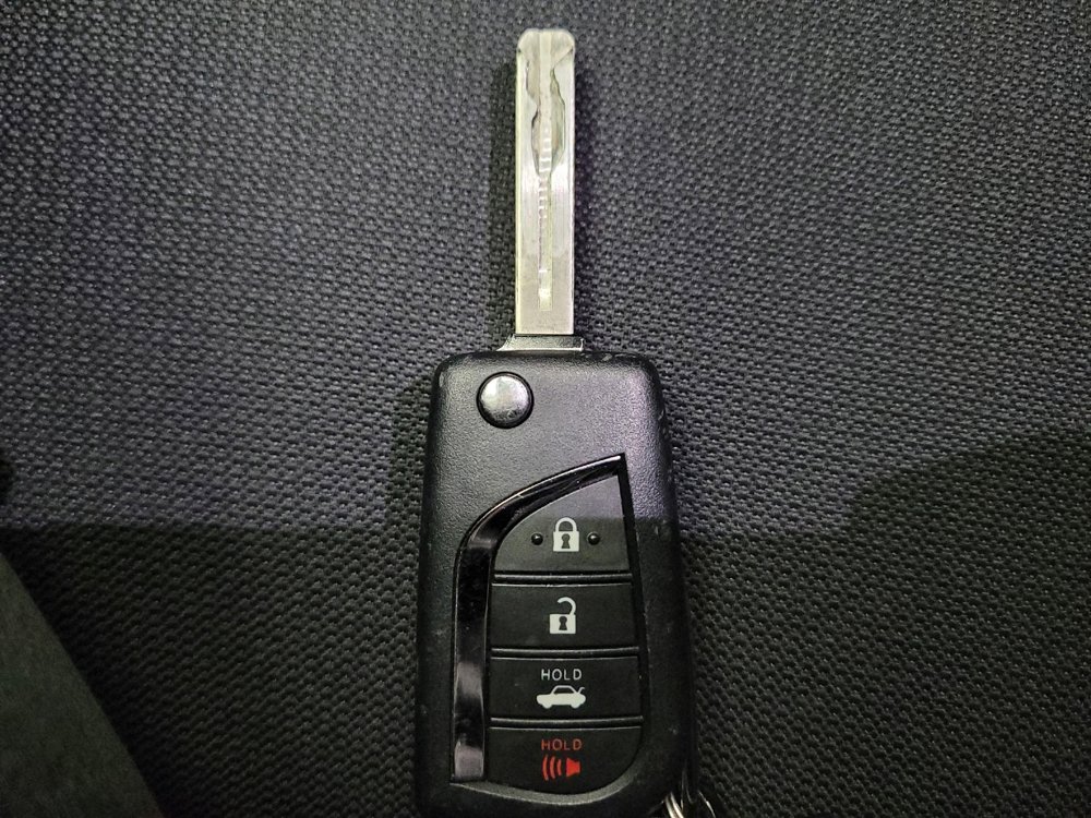 Used 2025 Toyota Corolla LE image 32