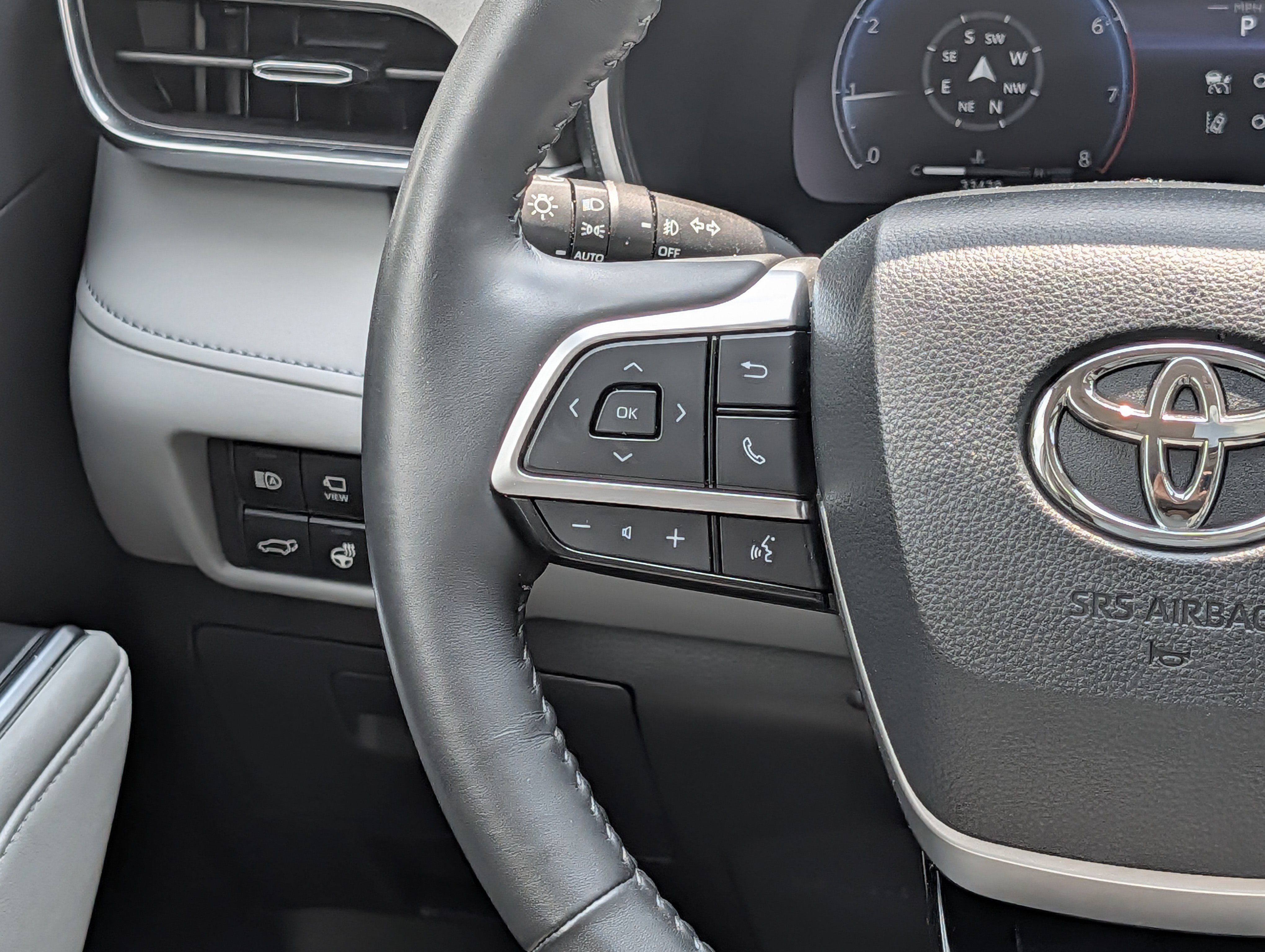 Used 2024 Toyota Highlander Limited AWD/4WD image 22