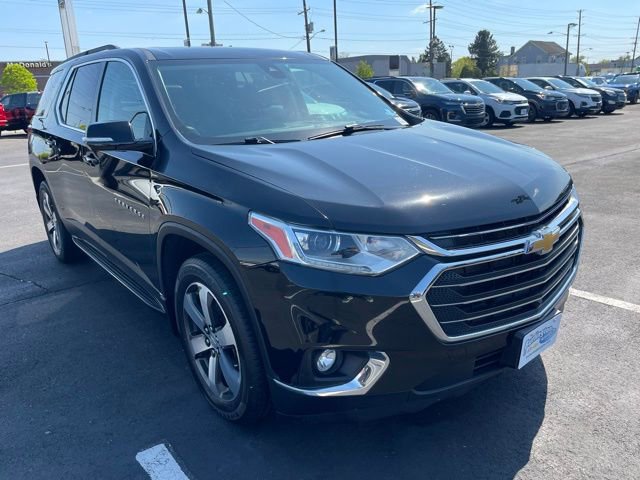 Used 2020 Chevrolet Traverse LT w/ LT Premium Package AWD/4WD image 1