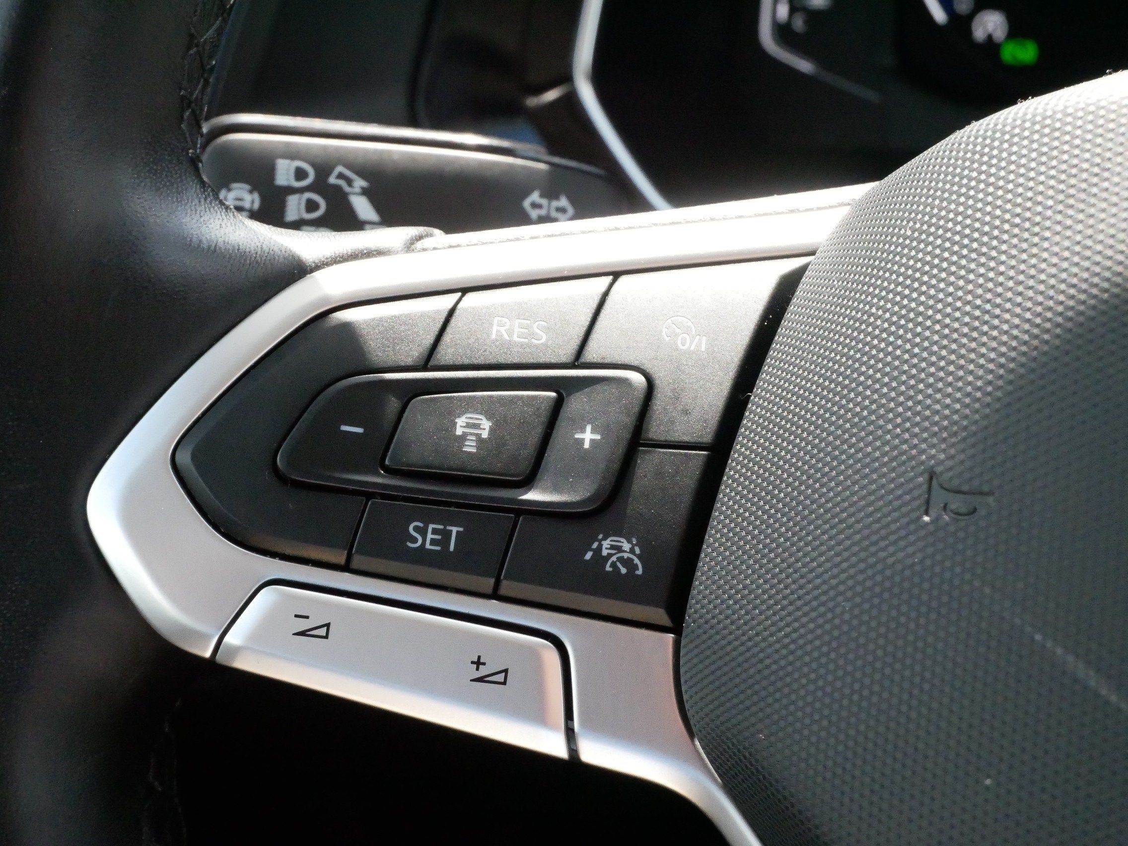 Used 2023 Volkswagen Jetta SEL FWD image 26
