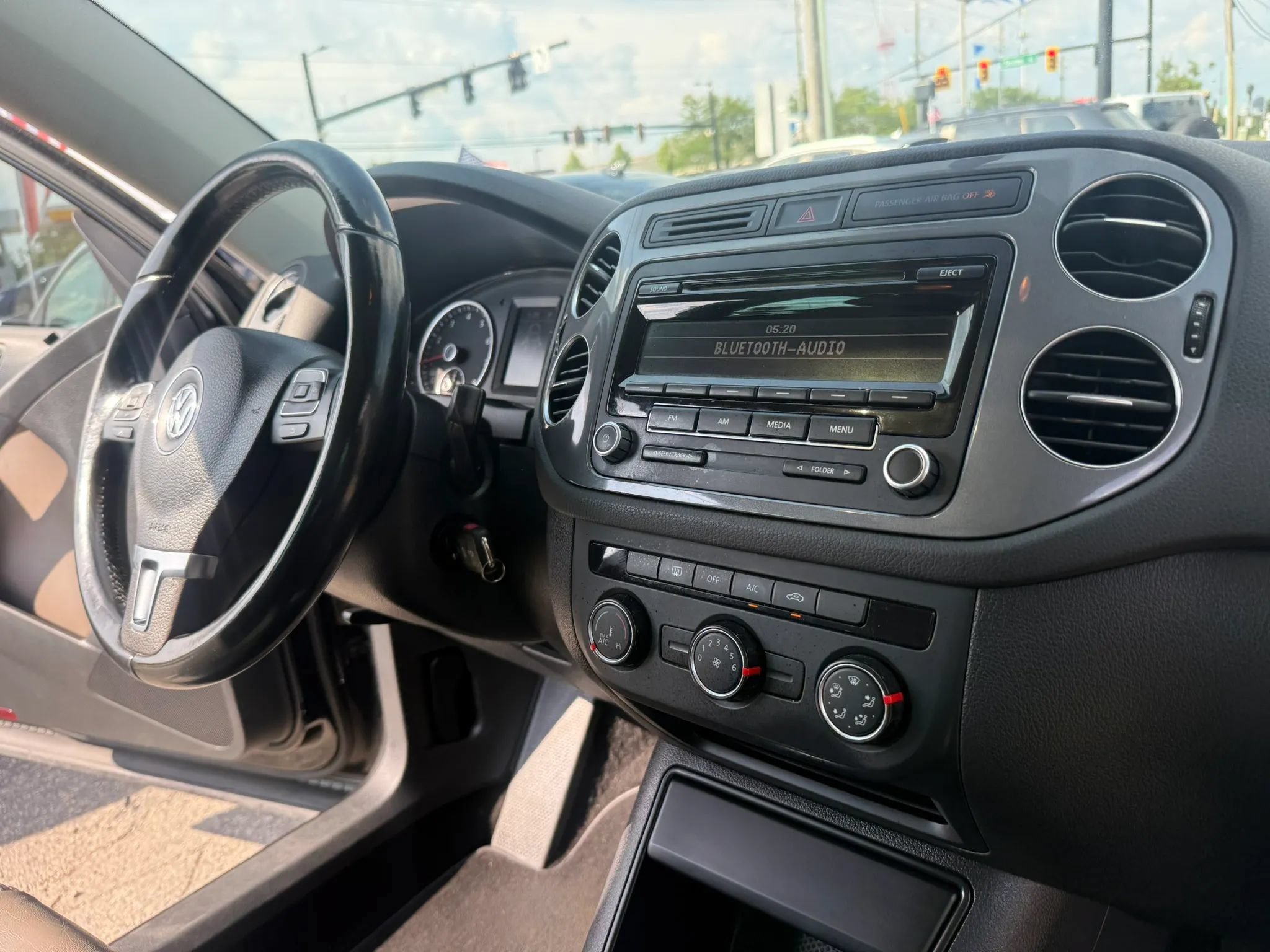 Used 2013 Volkswagen Tiguan S FWD image 25