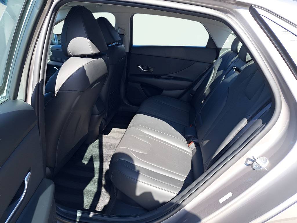 Used 2023 Hyundai Elantra Limited FWD image 31