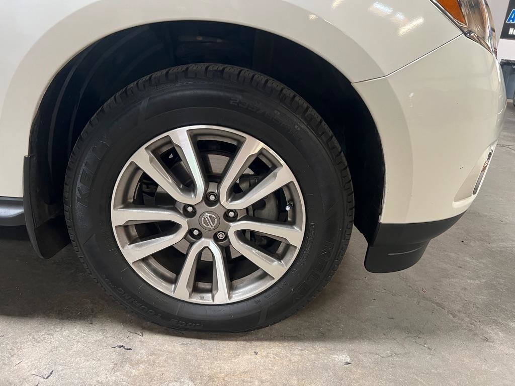 Used 2014 Nissan Pathfinder SL w/ SL Tech Package AWD/4WD image 12