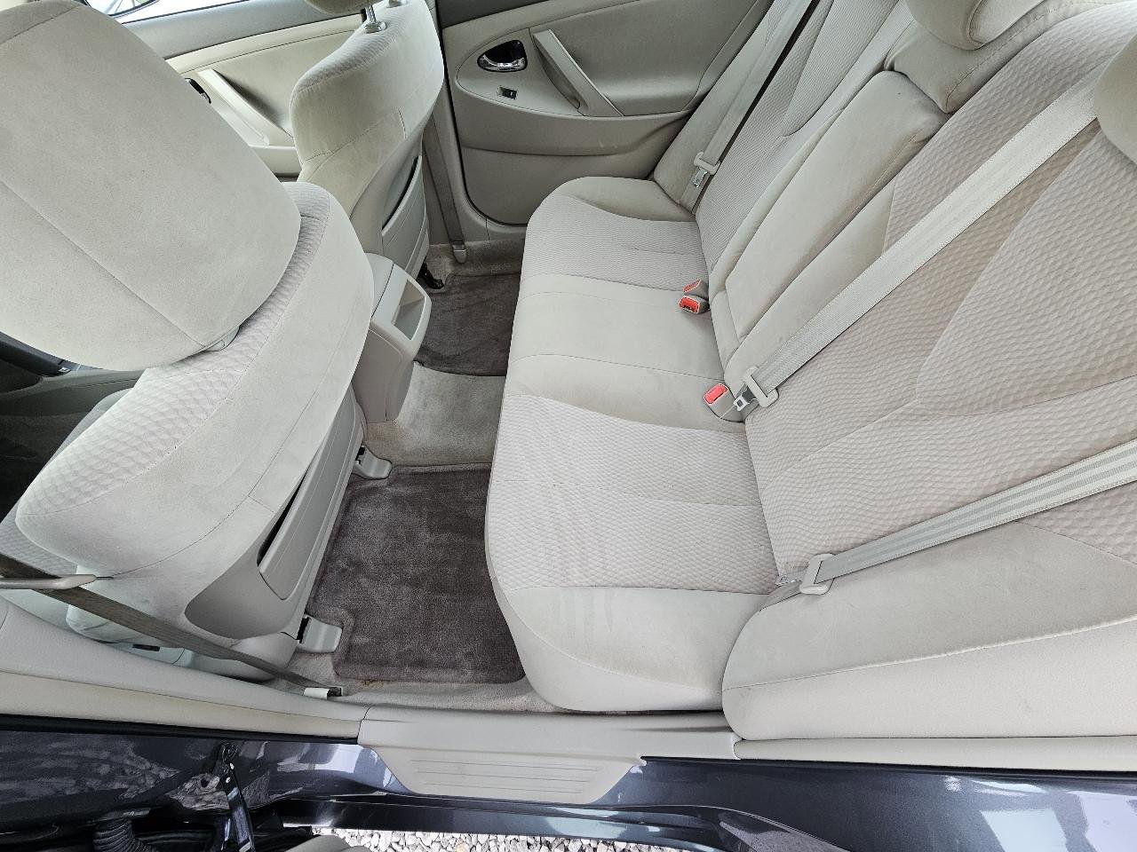 Used 2010 Toyota Camry LE image 21