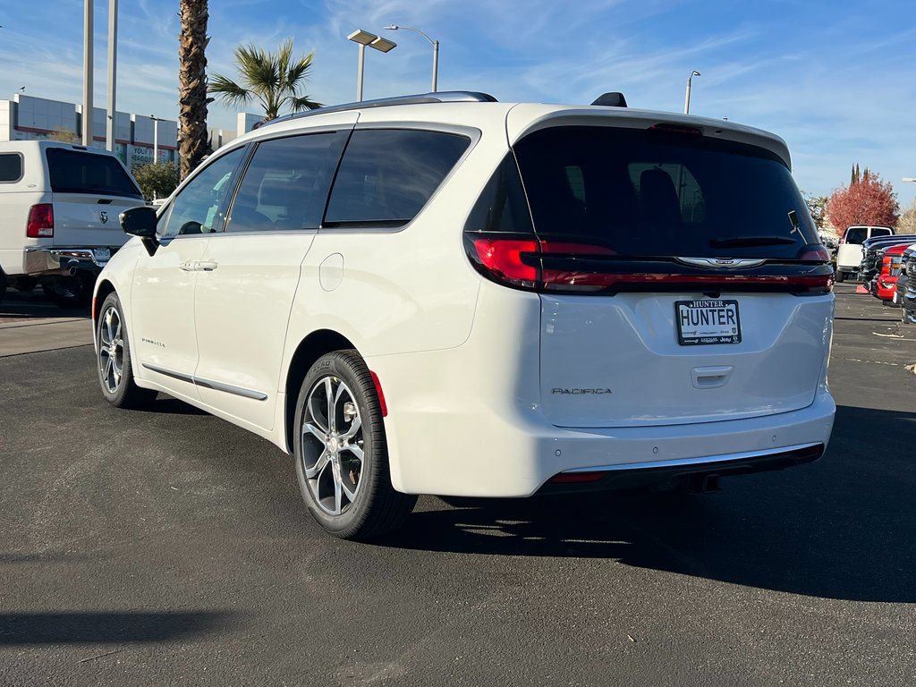 New 2026 Chrysler Pacifica Pinnacle w/ Trailer Tow Group FWD image 4