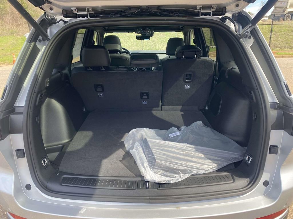 New 2026 Jeep Grand Cherokee Limited w/ Luxury Tech Group II image 38