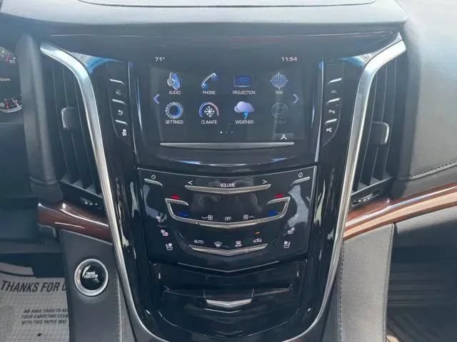 Used 2019 Cadillac Escalade Premium Luxury w/ Escalade Sport Edition AWD/4WD image 28