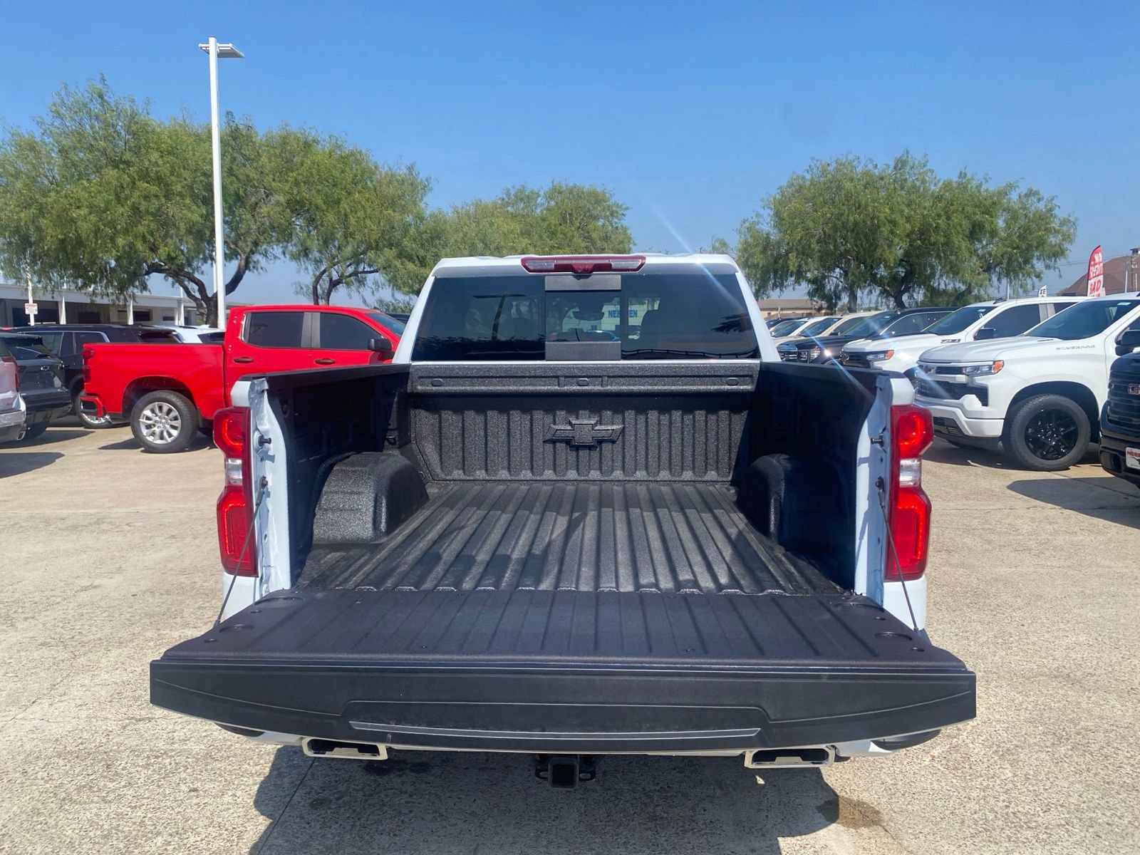 New 2026 Chevrolet Silverado 1500 High Country w/ High Country Premium Package AWD/4WD image 13