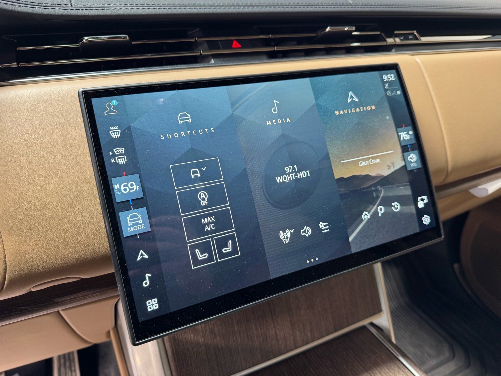 Used 2024 Land Rover Range Rover SE image 16