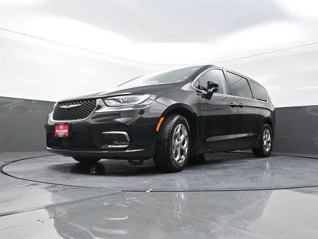 Used 2024 Chrysler Pacifica Limited image 31