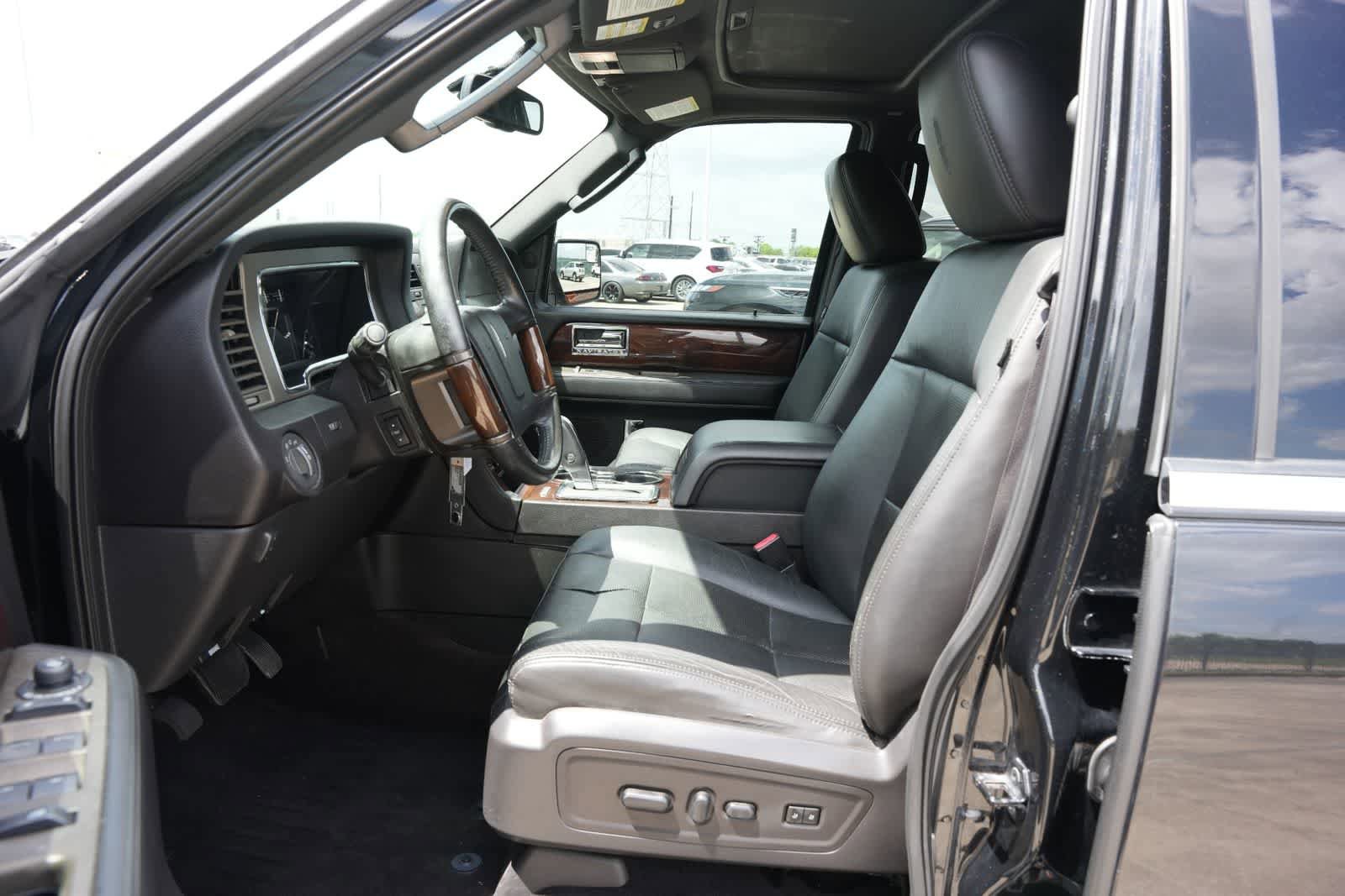 Used 2014 Lincoln Navigator 4WD image 15