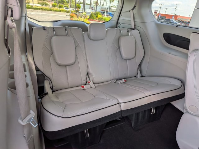 Used 2018 Chrysler Pacifica Limited w/ Advanced Safetytec Group FWD image 20