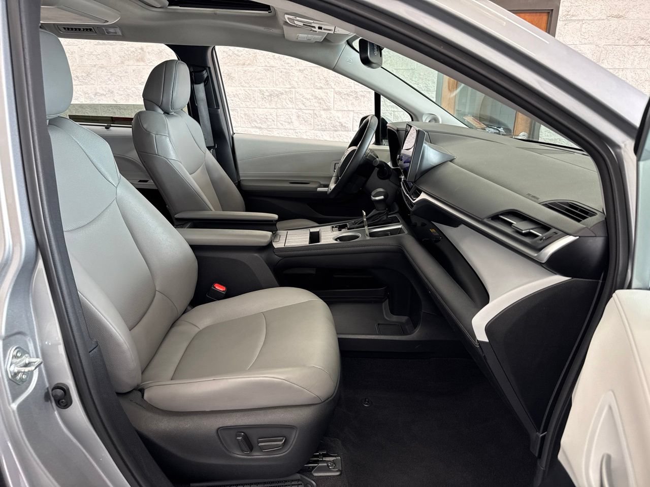 Certified 2025 Toyota Sienna XLE w/ XLE Plus Package AWD/4WD image 50