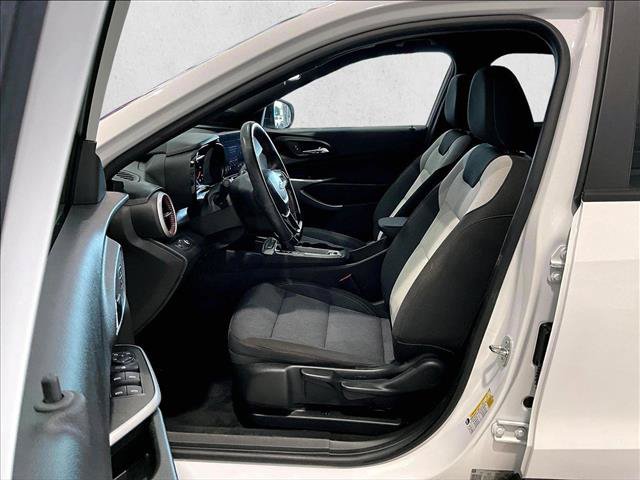 Used 2024 Chevrolet Trax RS FWD image 27