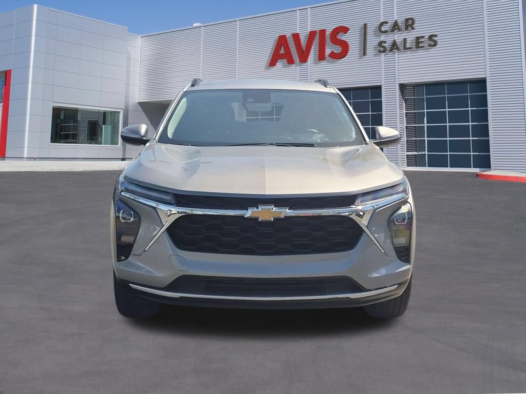 Used 2025 Chevrolet Trax LT w/ LT Convenience Package FWD image 2