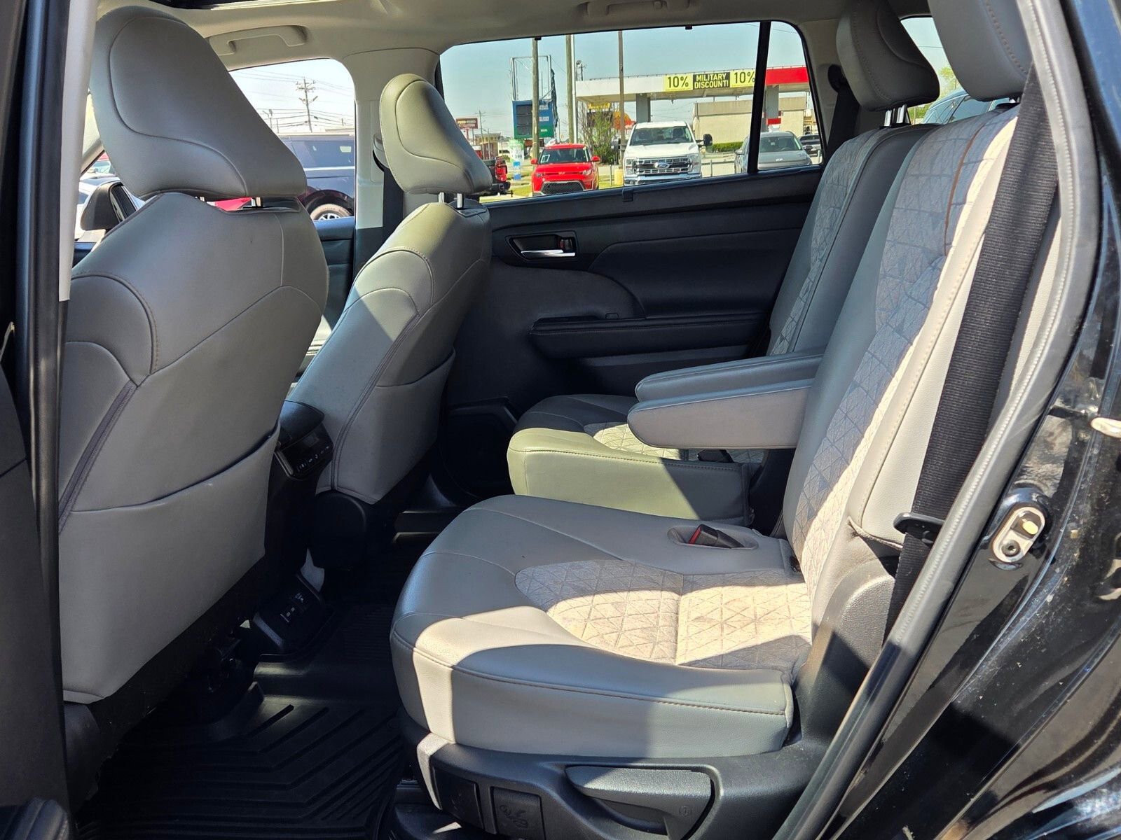 Used 2022 Toyota Highlander Bronze Edition image 6