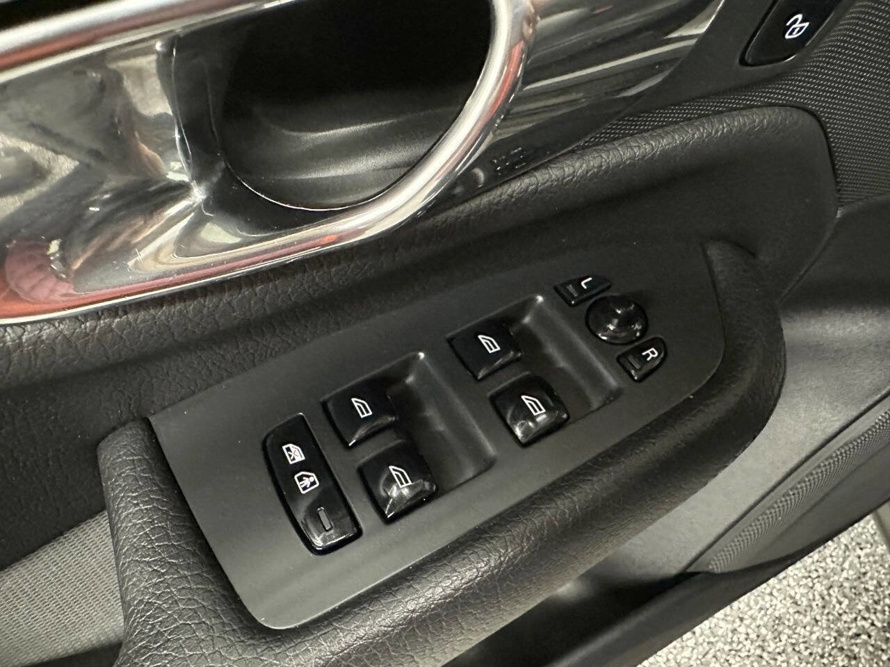 Used 2016 Volvo XC90 T5 Momentum image 20