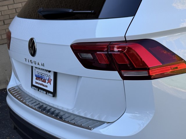 Used 2022 Volkswagen Tiguan SE FWD image 12