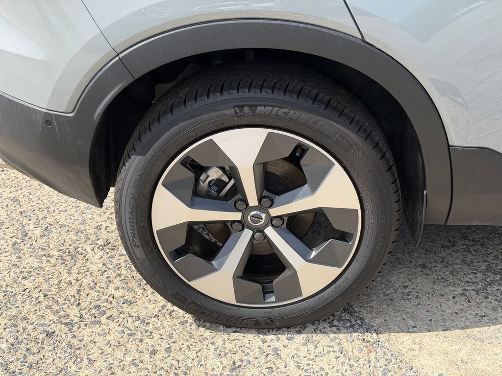 New 2026 Volvo XC40 B5 Plus w/ Protection Package Premier AWD/4WD image 6