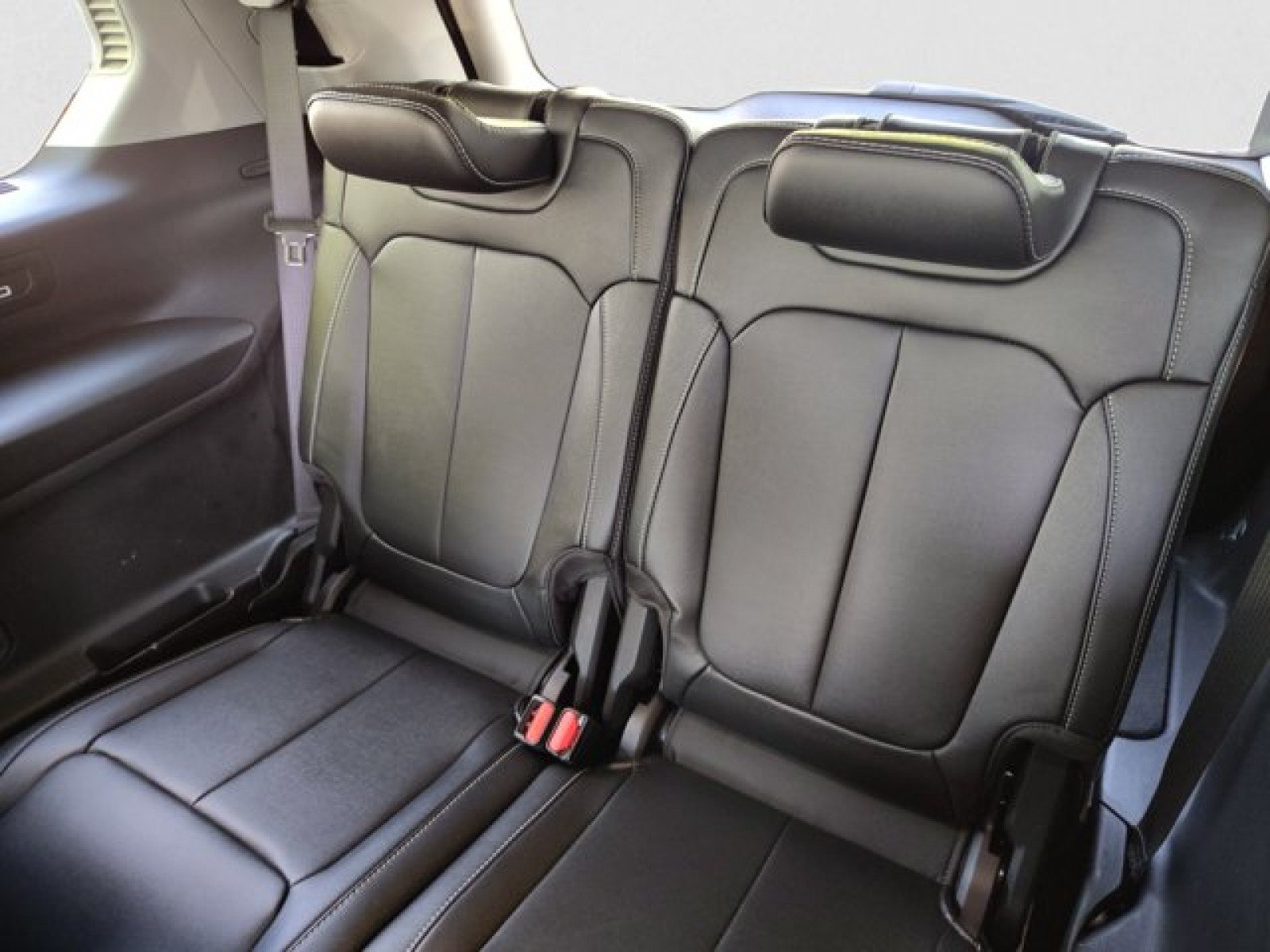 Used 2024 Jeep Grand Cherokee L Limited RWD image 19