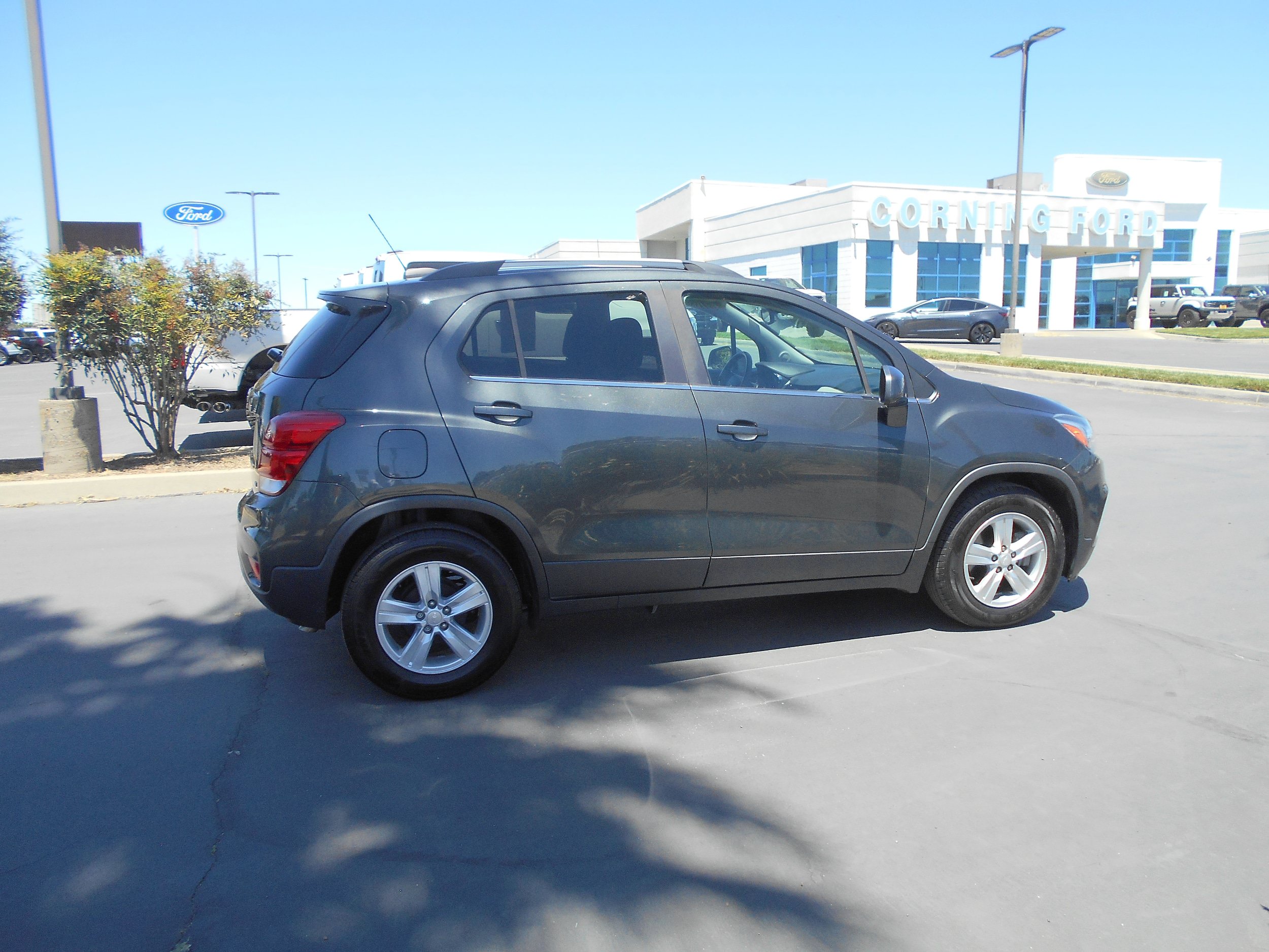 Used 2020 Chevrolet Trax LT FWD image 7