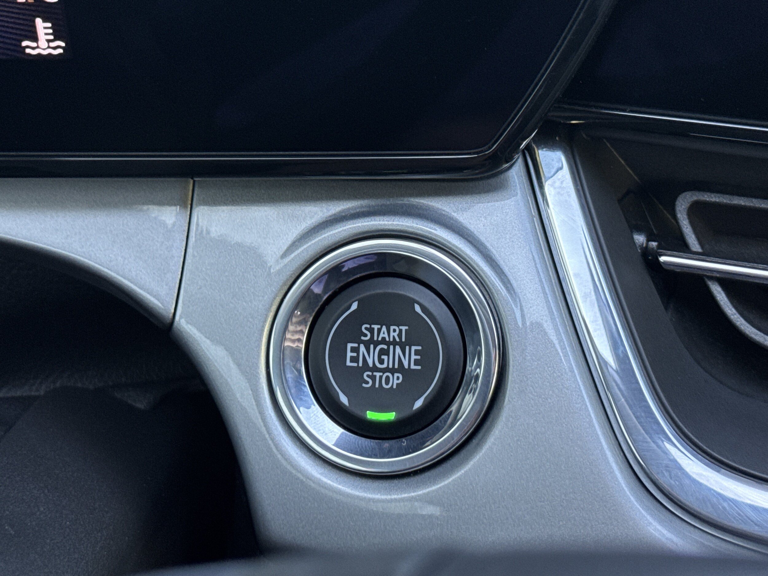 Used 2025 Chevrolet Trax LT FWD image 16