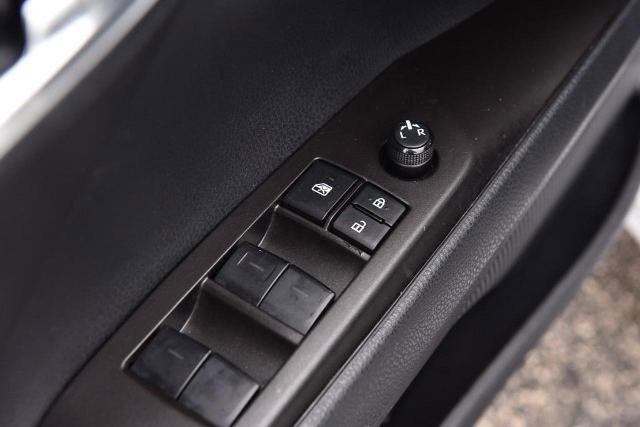 Used 2024 Toyota Camry SE image 9