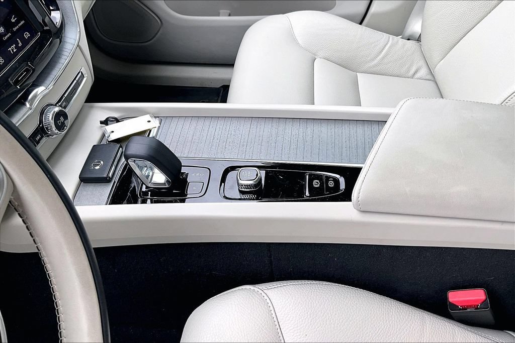 Certified 2024 Volvo XC60 B5 Plus w/ Protection Package Premier AWD/4WD image 17