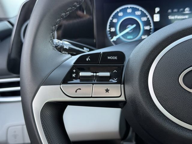 Used 2025 Hyundai Elantra Limited image 11