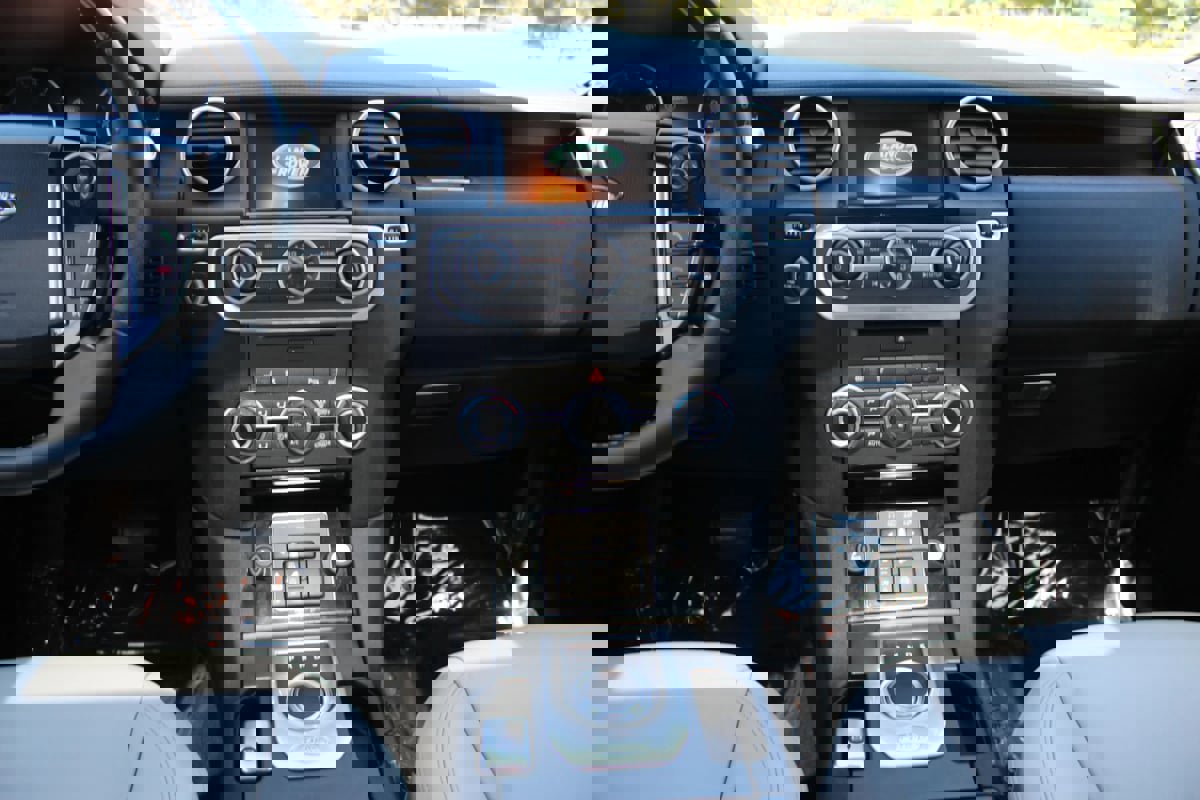 Used 2015 Land Rover LR4 HSE LUX image 22