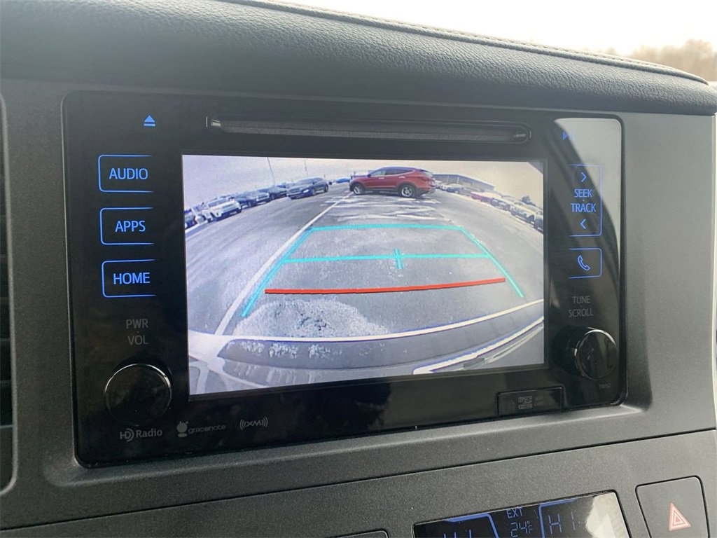 Used 2017 Toyota Sienna XLE Premium image 18