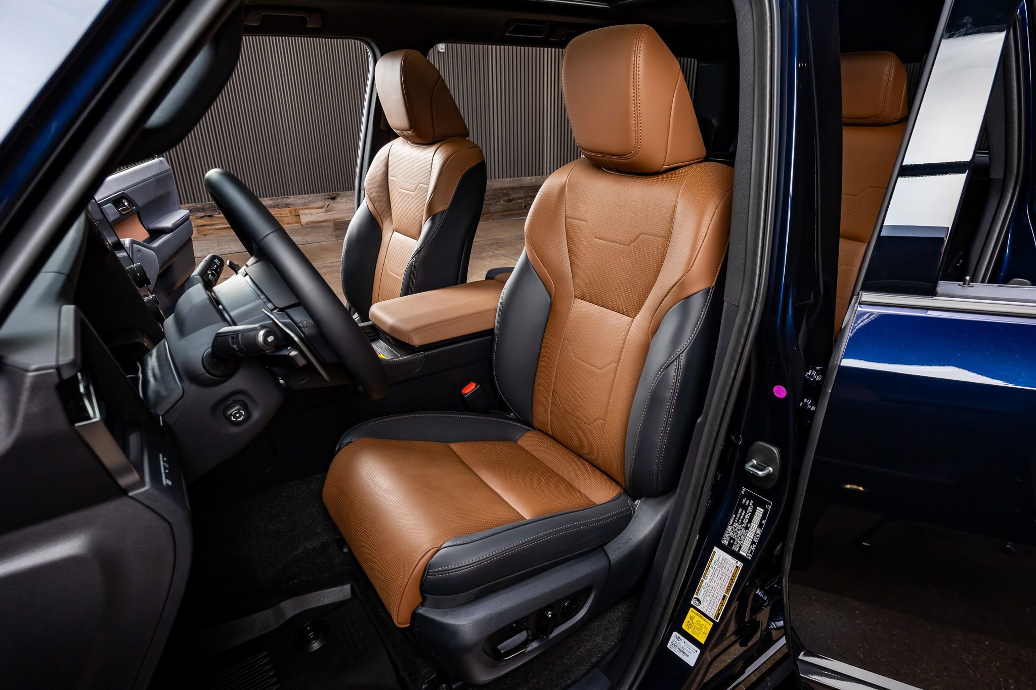 Used 2025 Lexus GX 550 w/ Accessory Package (2T) image 29