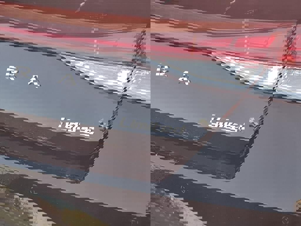 Used 2023 Hyundai Elantra Limited image 8