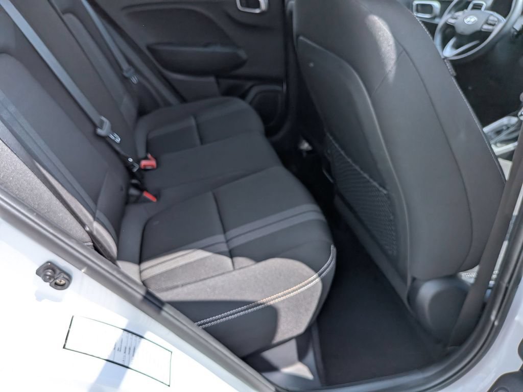 Used 2025 Hyundai Venue SEL FWD image 29