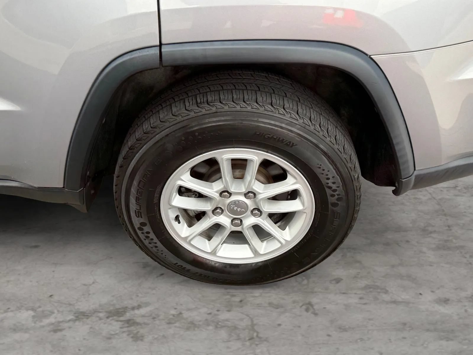 Used 2019 Jeep Grand Cherokee Laredo AWD/4WD image 44