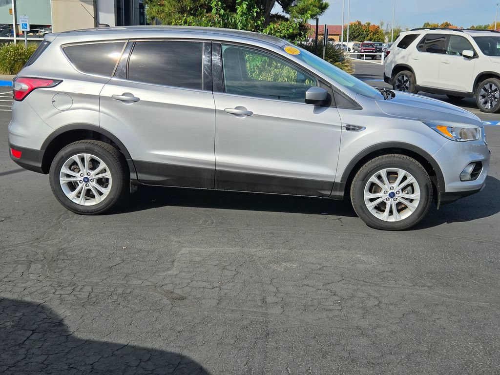Used 2017 Ford Escape SE AWD/4WD image 2