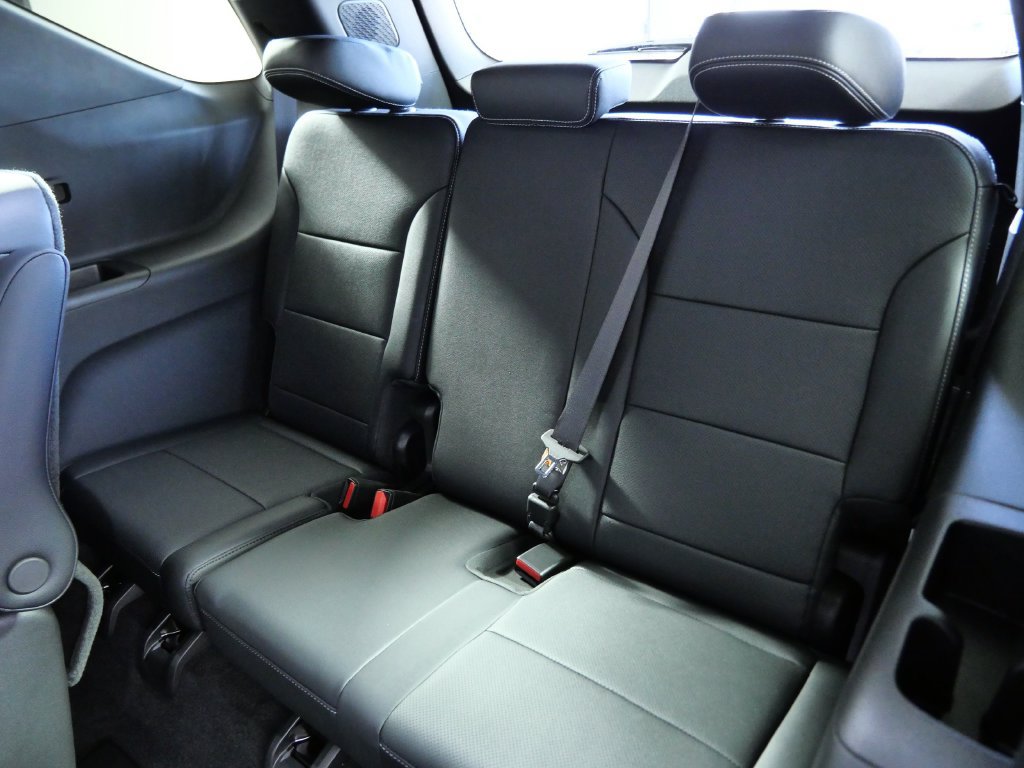 Used 2025 Chevrolet Traverse LT w/ Driver Confidence Package FWD image 14