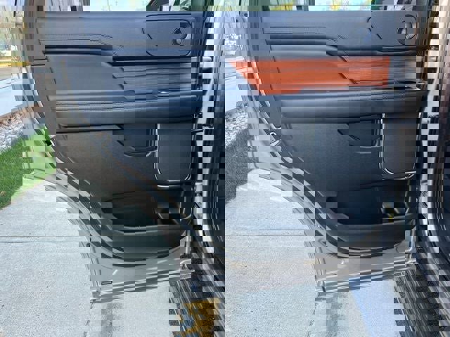 Used 2019 Lincoln Navigator Reserve image 18