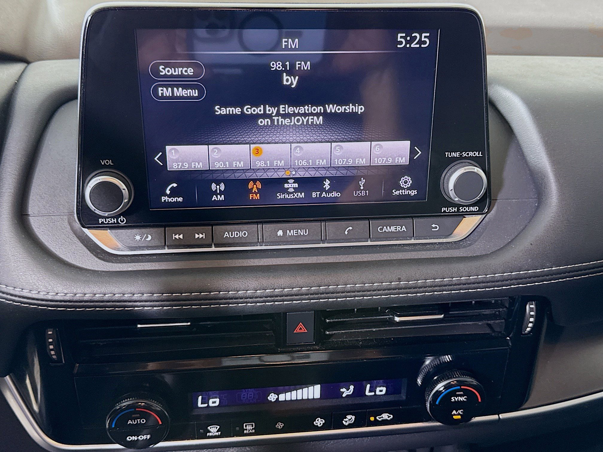 Used 2023 Nissan Rogue SV image 18